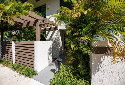 20-16481 Ne 26th Ave, North Miami Beach, FL, 33160-4059 | Card Image