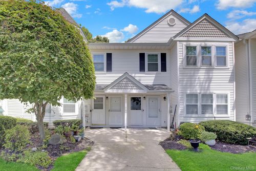 4 Country View Ln, Middle Island, NY, 11953-1267 | Card Image