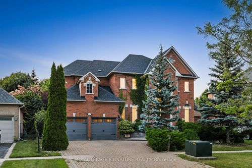 1067 Ivsbridge Blvd, Newmarket, ON, L3X1N3 | Card Image