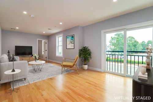 202-585 Washington St, Quincy, MA, 02169-7206 | Card Image