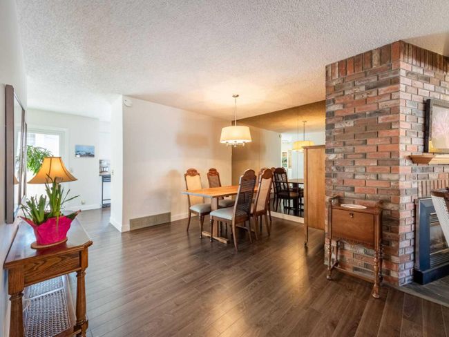393 Point Mckay Gardens Nw, Home with 3 bedrooms, 2 bathrooms and 2 parking in Calgary AB | Image 11