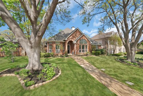 2930 Woodland Hills Dr, Grapevine, TX, 76051-6426 | Card Image