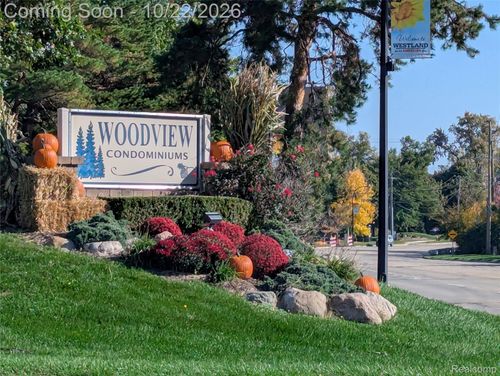 2-7572 Woodview St, Westland, MI, 48185-5930 | Card Image