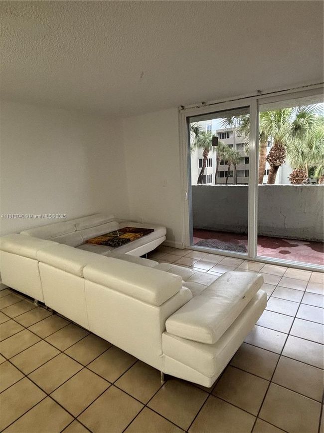 APT-2365 - 10000 Nw 80 Th Ct, Condo with 2 bedrooms, 2 bathrooms and null parking in Hialeah Gardens FL | Image 15