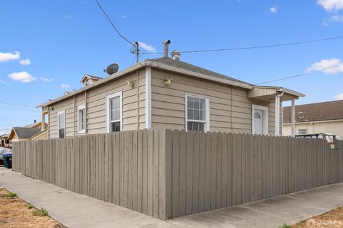 3834 Waller Ave, Richmond, CA, 94804-3369 | Card Image