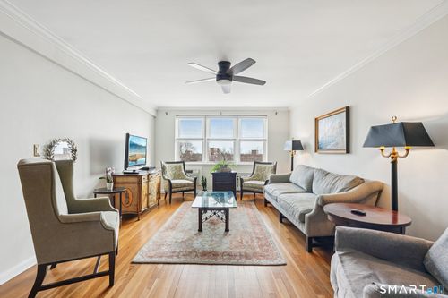 4f-4 Putnam Hl, Greenwich, CT, 06830-5715 | Card Image