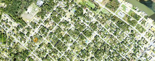 235 11th St, Apalachicola, FL, 32320-1381 | Card Image