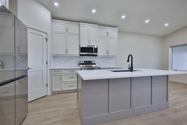 112 E 300 S, House other with 2 bedrooms, 2 bathrooms and 4 parking in Raymond AB | Image 4