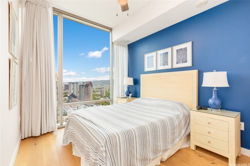 apt-3907-1001 Queen St, Honolulu, HI, 96814-5241 | Card Image