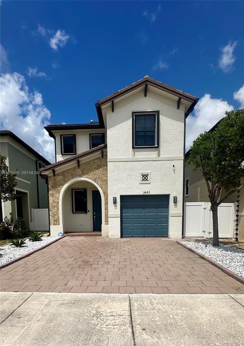 3423 W 110th St, Hialeah, FL, 33018-2179 | Card Image