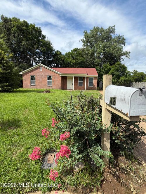 42 Stonebrook Cv, Southaven, MS, 38671-4831 | Card Image