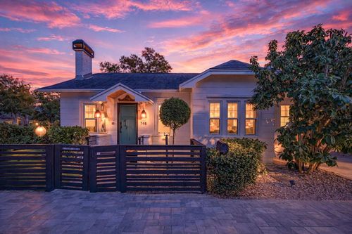 748 32nd Avenue N, St Petersburg, FL, 33704 | Card Image