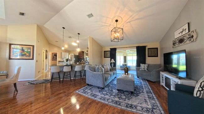 Living Room | Image 7