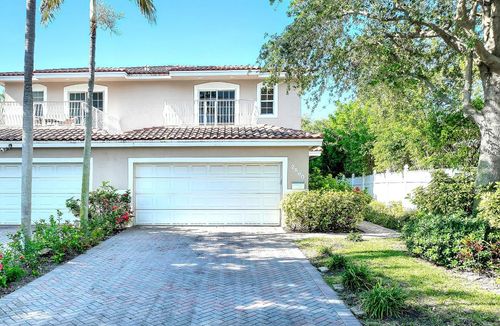 2560 Ne 11th St, Pompano Beach, FL, 33062-4113 | Card Image