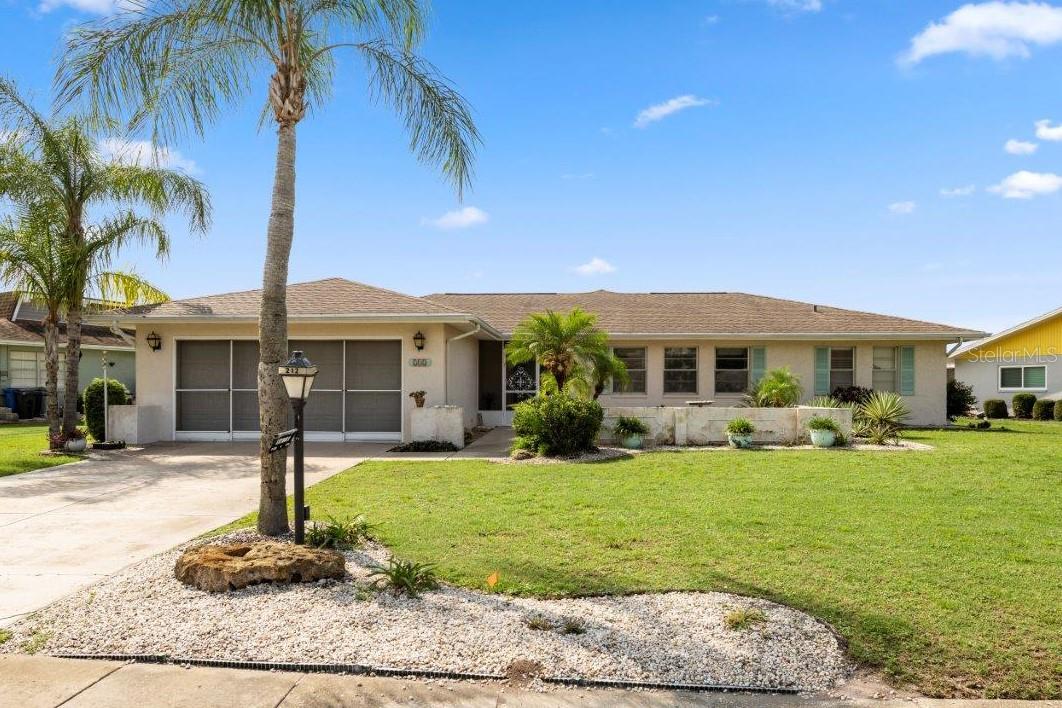 Amesbury Cir, Sun City Center, FL 33573