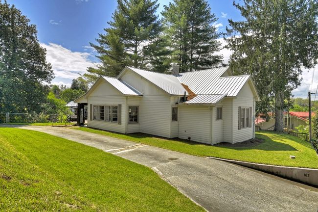 102 Riverview St, Home with 3 bedrooms, 2 bathrooms and null parking in Copperhill TN | Image 10