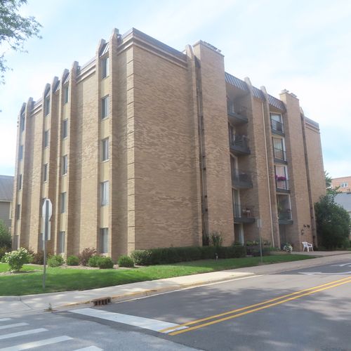 apt-2nw-550 Ida St, Des Plaines, IL, 60016-4441 | Card Image