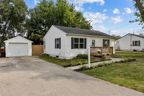 413 Maiden St, Center Point, IA, 52213-9323 | Card Image