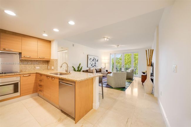 305 - 3540 Main Hwy, Condo with 2 bedrooms, 2 bathrooms and null parking in Coconut Grove FL | Image 4