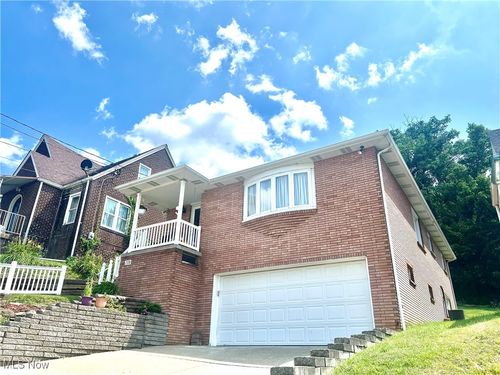 208 Hillcrest Rd, Weirton, WV, 26062-3218 | Card Image