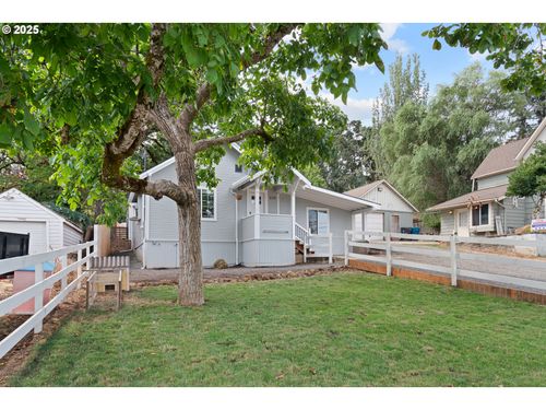 339 4th St, Scotts Mills, OR, 97375-7007 | Card Image
