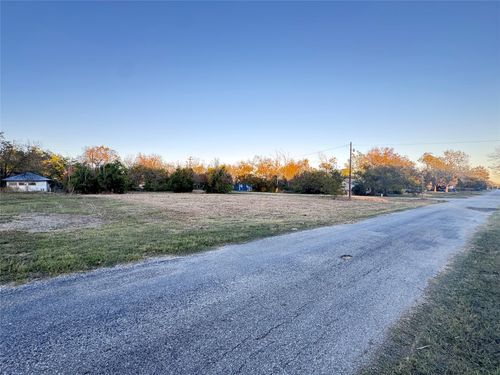 504 W Pietzsch St, Bartlett, TX, 76511 | Card Image