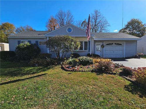 18 Walnut Dr, Whitesboro, NY, 13492-1712 | Card Image