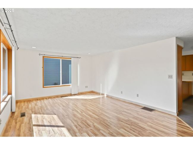 2335 5 Th St, House other with 3 bedrooms, 2 bathrooms and 2 parking in Columbia City OR | Image 7