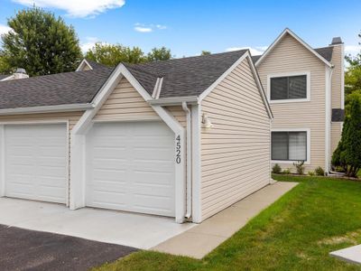 4520 Orchid Circle, Townhouse with 2 bedrooms, 1 bathrooms and null parking in Plymouth MN | Image 2