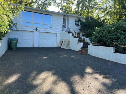 40 Laurel Dr, Port Jefferson, NY, 11777-1932 | Card Image