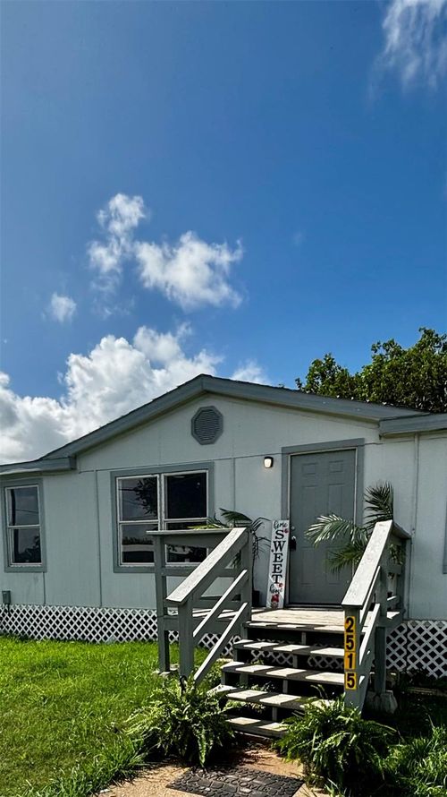 2515 Oyster Creek Bnd, Oyster Creek, TX, 77541-7924 | Card Image