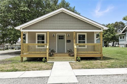 105 N Campbell St, Pleasant Hill, MO, 64080-1215 | Card Image
