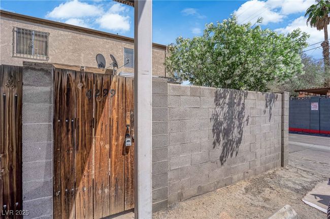 Gate with fence | Image 20