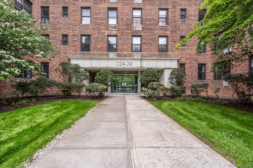 3m-224-24 Union Turnpike, New York, NY, 11364 | Card Image