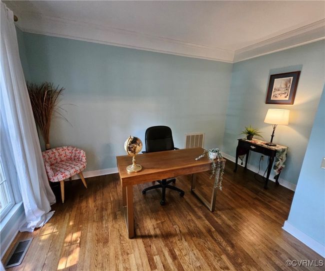 Spacious, inviting entry | Image 12