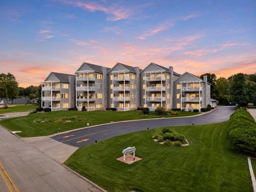 402-4412 River Dr, Moline, IL, 61265-1777 | Card Image