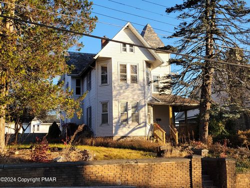 529 Market St, Bangor, PA, 18013-1801 | Card Image