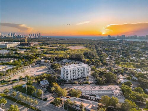 unit-504-13800 Highland Dr, North Miami Beach, FL, 33181-1687 | Card Image