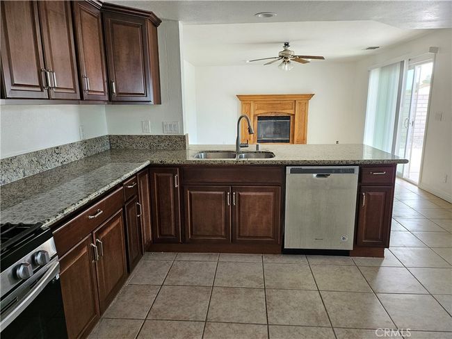 27600 Silver Lakes Pkwy, House other with 4 bedrooms, 3 bathrooms and 2 parking in Helendale CA | Image 13