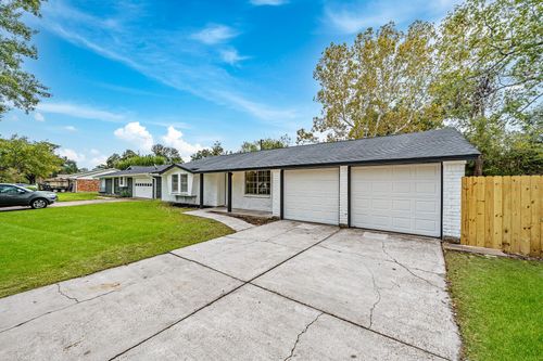 218 Southbrook Cir, Houston, TX, 77060-1325 | Card Image