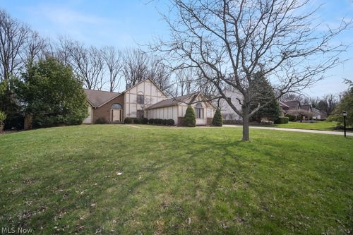 10067 Jamestown Drive, North Royalton, OH, 44133 | Card Image