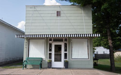 203 Defiance St, Howe, IN, 46746-1002 | Card Image