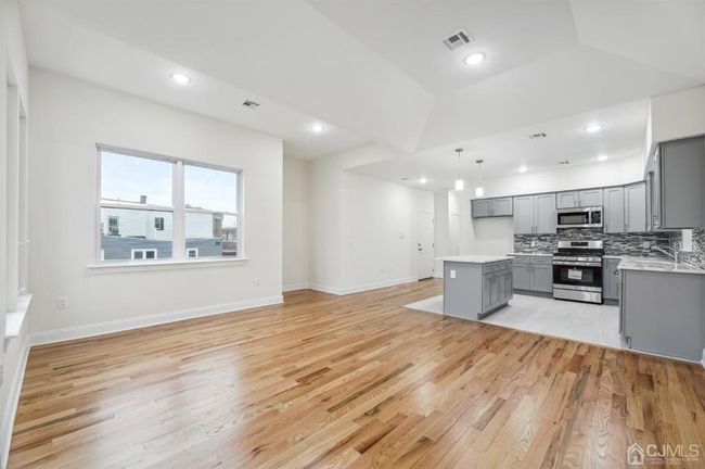 2 - 38 Blum Street, Condo with 3 bedrooms, 2 bathrooms and null parking in Newark NJ | Image 6