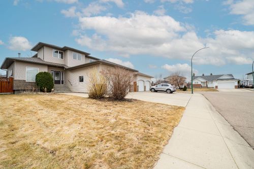 128 Stratton Close Se, Medicine Hat, AB, T1B4S8 | Card Image