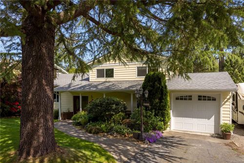 3405 Rolston Cres, Victoria, BC, V8Z4P2 | Card Image