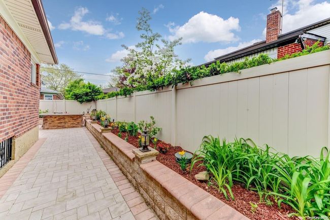 69-33 170 Th St, House other with 5 bedrooms, 3 bathrooms and null parking in Fresh Meadows NY | Image 16