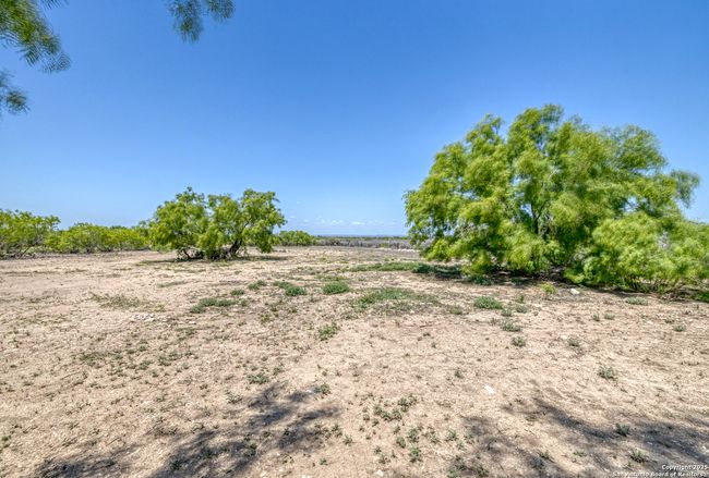 1390 Windmill Rd, House other with 2 bedrooms, 2 bathrooms and null parking in Uvalde TX | Image 33