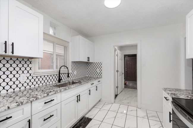 14375 Strathmoor St, House other with 5 bedrooms, 3 bathrooms and null parking in Detroit MI | Image 9
