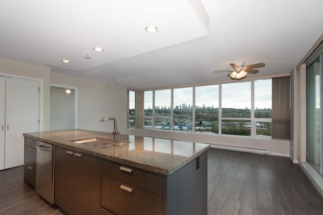 1004 - 2200 Douglas Road, Condo with 2 bedrooms, 2 bathrooms and 2 parking in Burnaby BC | Image 10