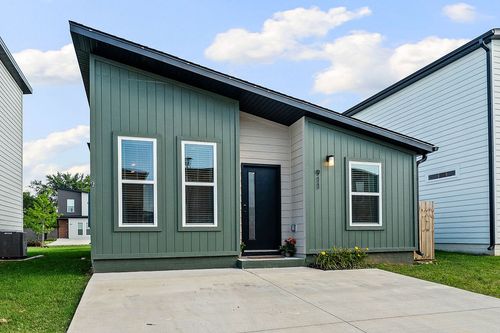 911 States Ave, Bentonville, AR, 72713 | Card Image